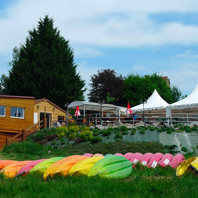 Terrasse du restaurant de Sioule Loisirs